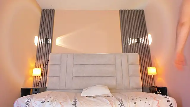 EYMI TOMSOM online show from January 6, 5:38 pm