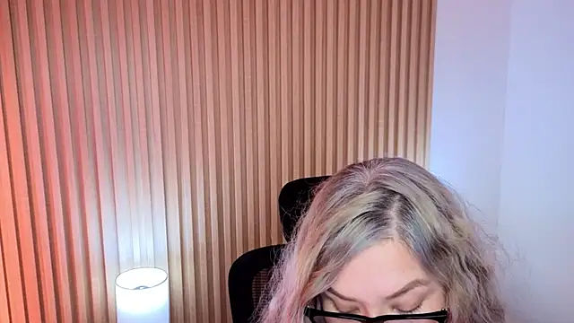 MarianL0ve online show from November 10, 3:07 pm