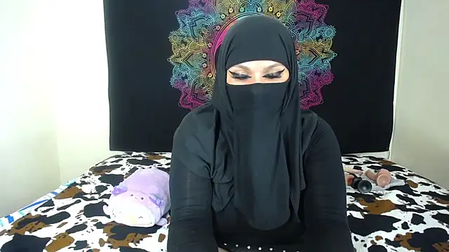 evelyn  salah online show from November 8, 9:53 pm