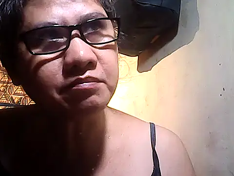 sweetsosie18 online show from December 21, 7:45 am