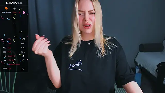 MonaLauu online show from November 15, 5:36 pm