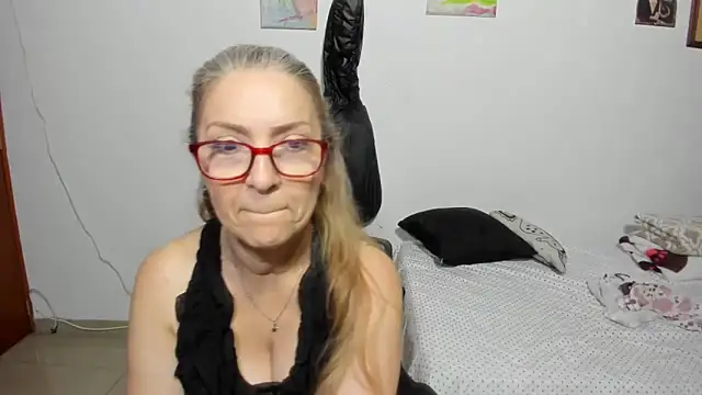 D-yanamilf online show from September 18, 9:30 am