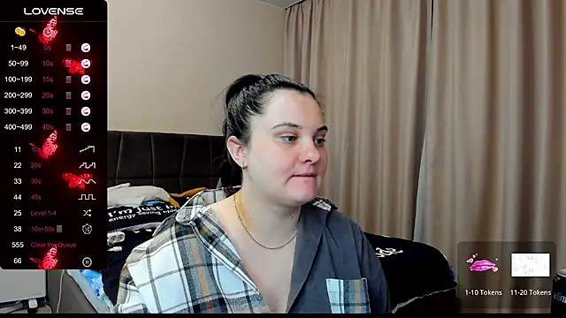 Snapshot of AlanaBrox chatting on October 2, 9:20 pm AlanaBrox online show from October 2, 9:20 pm