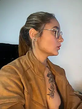 Emiily W online show from March 25, 6:22 pm