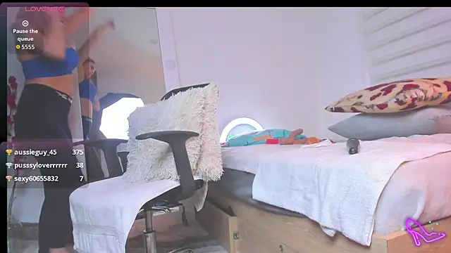 SharonVelvet online show from April 16, 8:08 pm