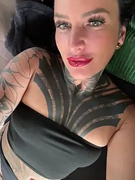 InkedBiitch online show from October 3, 9:36 am