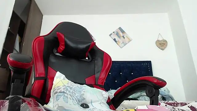 QueenSquirt  online show from October 12, 9:39 pm