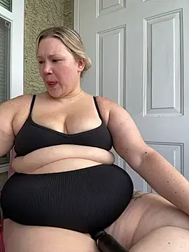 PiggyRose online show from July 31, 8:32 pm