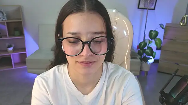 Amaia Daniells online show from February 3, 12:32 pm