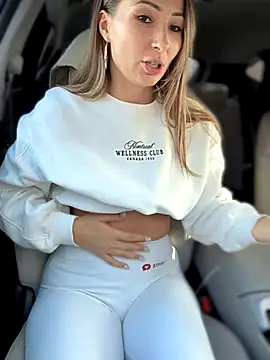 LetsFunKARINA online show from January 6, 8:07 am