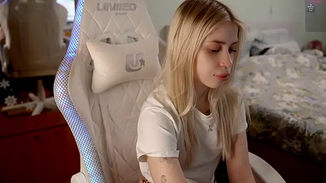 ho1yho1e online show from April 4, 7:02 pm