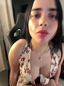 Snapshot of GeorginaJones chatting on October 11, 12:48 am GeorginaJones online show from October 11, 12:48 am