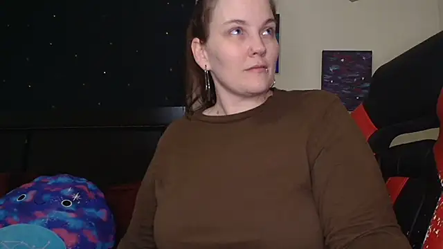 ToxicLilly online show from November 4, 11:15 am