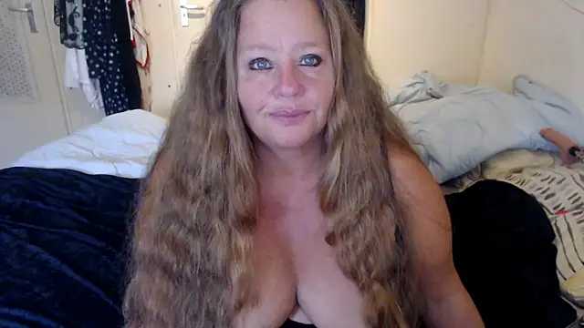 YvyJones online show from October 7, 1:15 pm