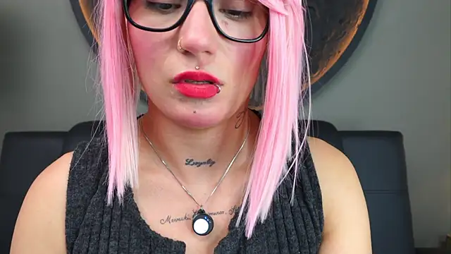 miss sharlotte18 online show from October 15, 6:10 pm