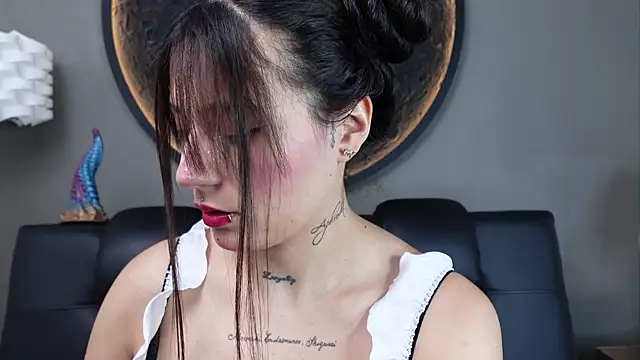 miss sharlotte18 online show from April 6, 6:09 pm