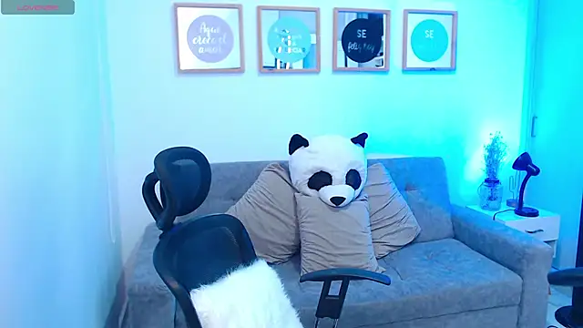 annylouis online show from October 3, 7:19 pm