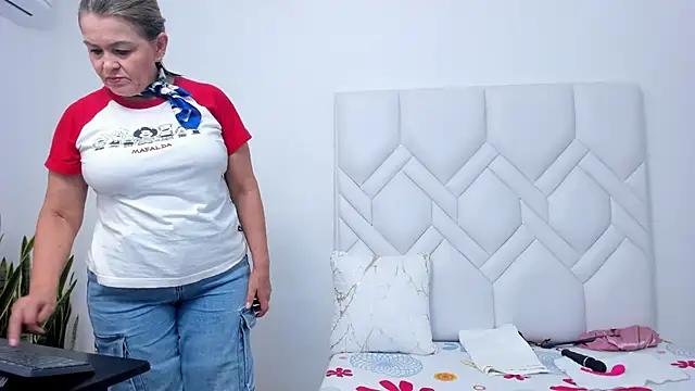 Mature Hard online show from November 18, 8:43 pm