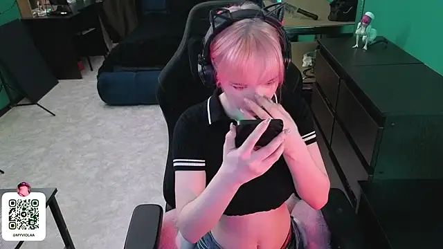 Maya Viola online show from April 15, 5:41 am