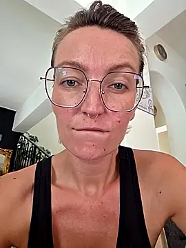 MissMialicious online show from July 18, 9:01 am
