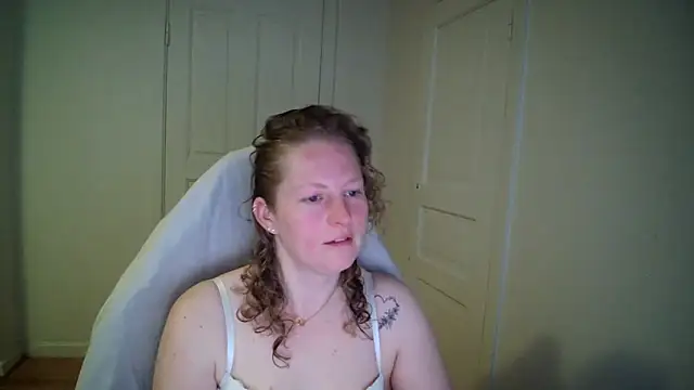 Girlnina-1995 online show from April 20, 5:54 am