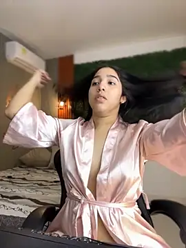 Amandanauty online show from December 3, 7:11 am