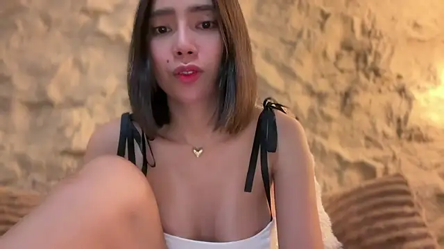 GenesisCastillano online show from April 8, 10:06 am