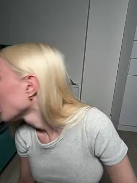 Bad Hot Teacher online show from April 17, 9:50 pm