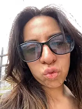 Maggie Fox3 online show from March 24, 4:34 pm