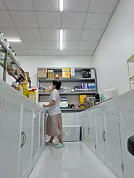 HinaLovely online show from April 18, 3:42 am