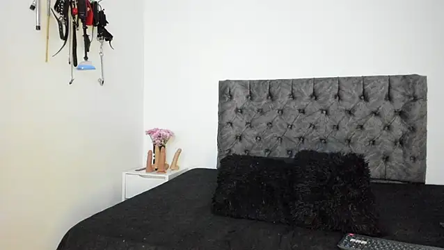 sweet  wild online show from April 10, 11:44 pm