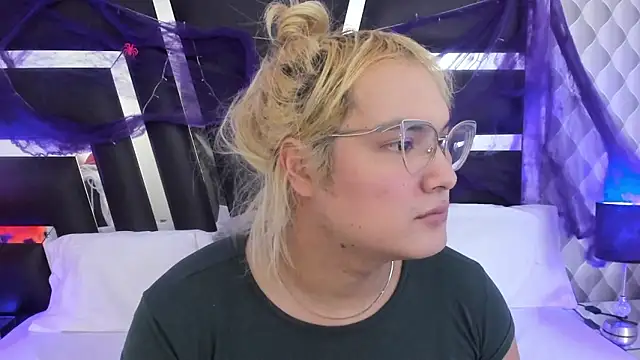 Snapshot of katya_kozlov chatting on November 2, 3:54 am katya kozlov online show from November 2, 3:54 am