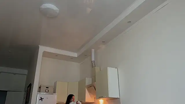 mo1ly online show from April 18, 1:13 pm