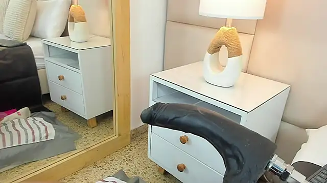 AntoniaRoss  online show from January 14, 12:10 pm