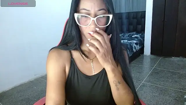 Emiliklauss22 online show from April 1, 9:10 am