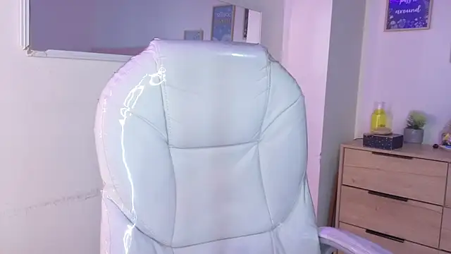 bluee hazell online show from April 10, 12:11 pm