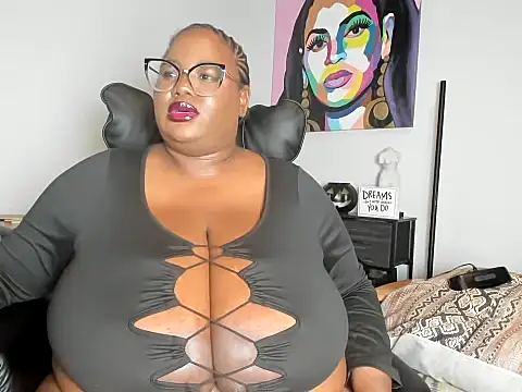 Snapshot of SexyHugeblackTitties chatting on October 12, 3:20 am SexyHugeblackTitties online show from October 12, 3:20 am