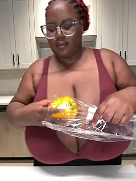 Snapshot of SexyHugeblackTitties chatting on October 29, 10:45 pm SexyHugeblackTitties online show from October 29, 10:45 pm