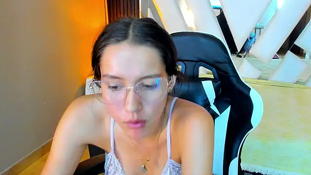 Linda4Petite online show from November 4, 6:46 pm