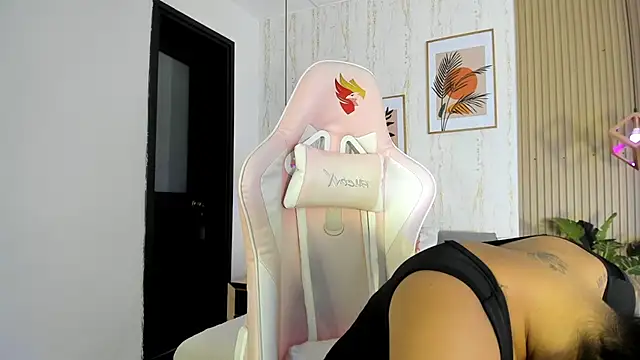 CameronCollins  online show from October 30, 8:10 pm