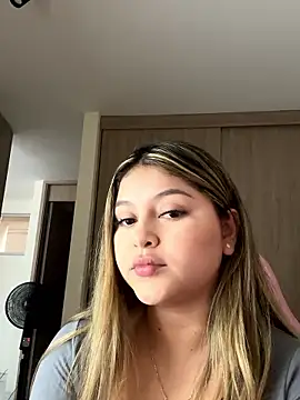 lunablossom  online show from January 13, 10:14 pm