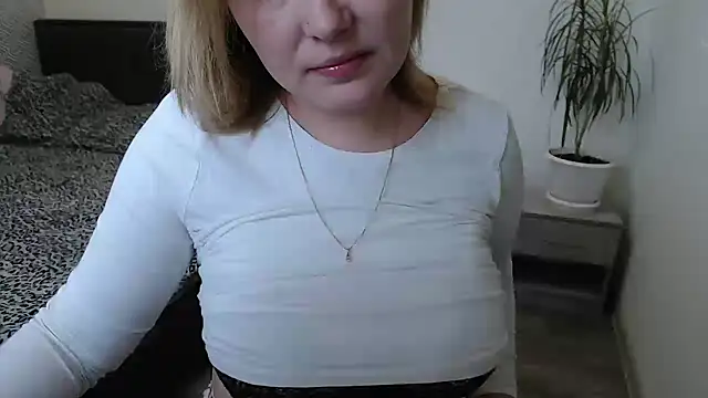 leeilawow online show from April 11, 7:03 am