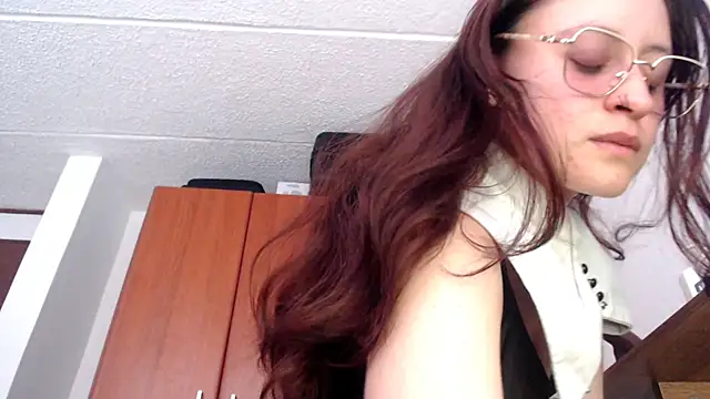 Snapshot of Juls_winter_ chatting on October 21, 6:56 pm Juls winter online show from October 21, 6:56 pm