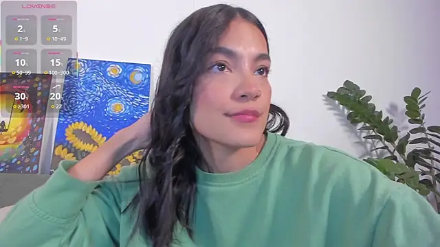 TIFFANYRUSSO online show from March 25, 6:27 am