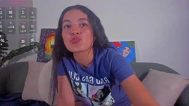 TIFFANYRUSSO online show from October 4, 5:57 am