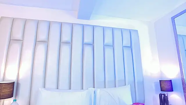 aandreaperez online show from April 9, 11:48 am