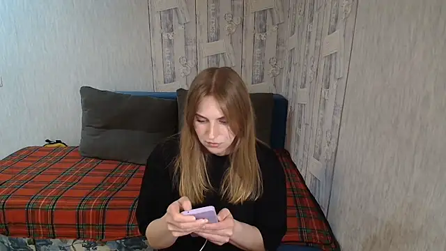 Pilly green  online show from April 12, 8:17 am