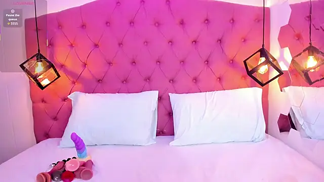 DaliaScoth online show from November 5, 7:30 pm