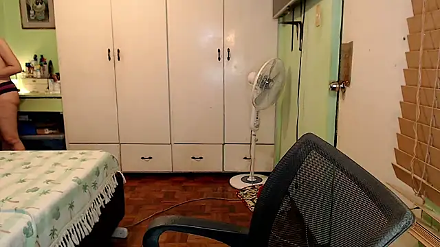 Ezradeliciosa online show from October 6, 6:52 am