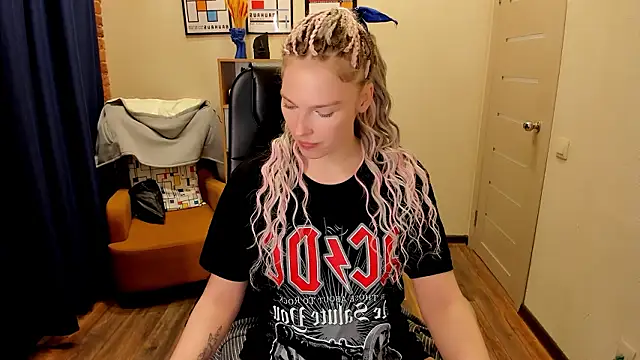  fiona Love online show from March 5, 8:15 pm